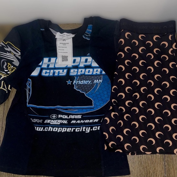 Top: Black Paneled Crescent Moon-printed T-shirt and Moon Fitted Yoga Shorts - Picture 2 of 5